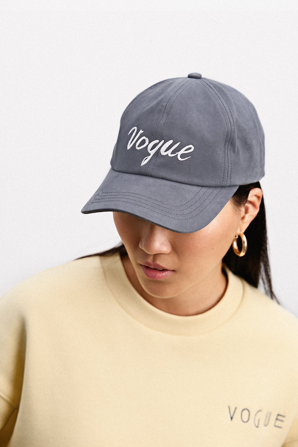 Gorra VOGUE gris con logo bordado