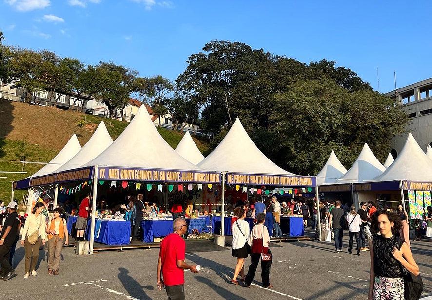 A FEIRA DO LIVRO DO PACAEMBU EM SÃO PAULO