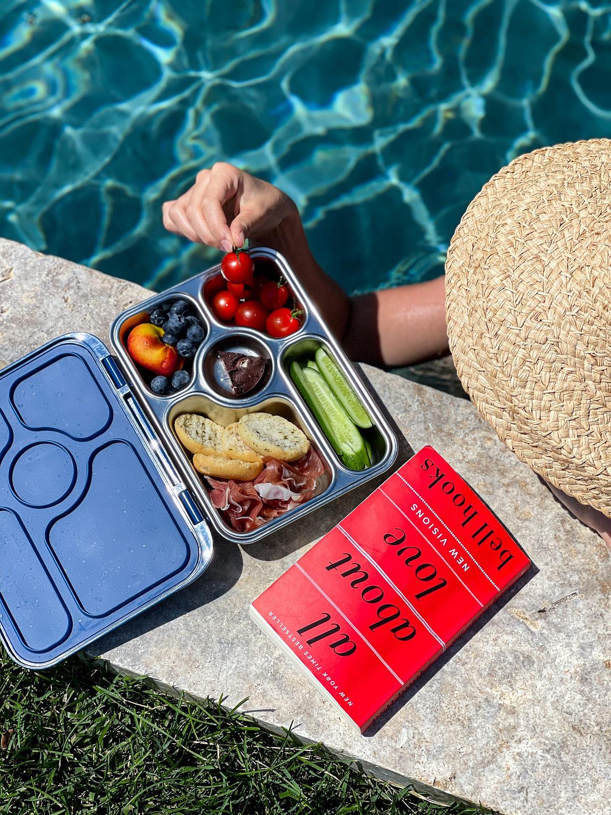 Yumbox Snack Sky Blue Rainbow