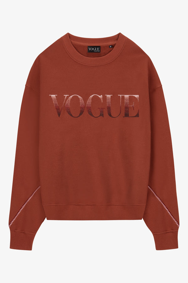 Sudadera VOGUE rojo óxido con logo bordado y detalle en mangas