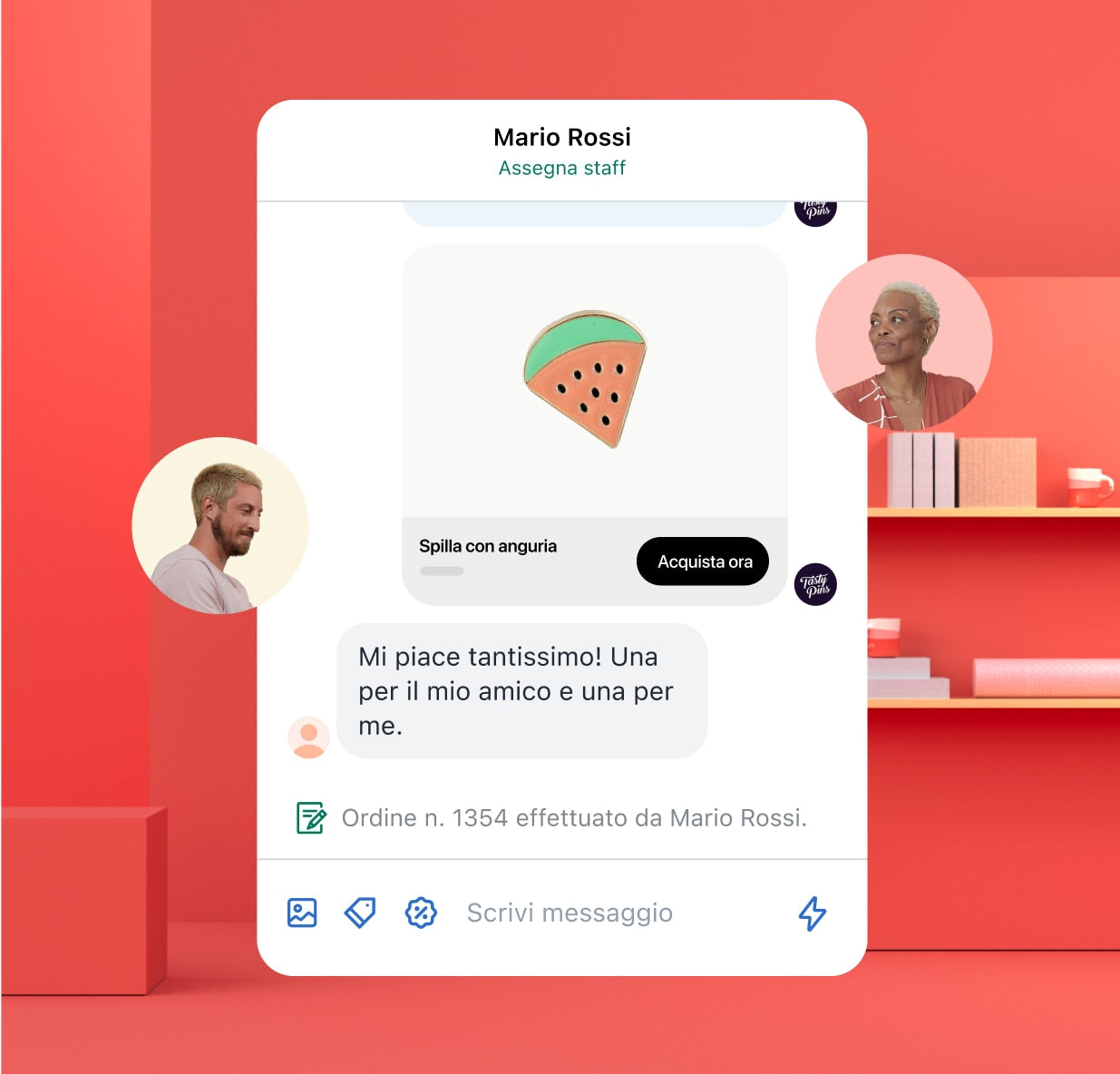 Una finestra di chat aperta mostra una conversazione su un ordine tra un membro dello staff del negozio e un cliente. L’immagine di una donna rappresenta i commenti dello staff, mentre l’immagine di un uomo rappresenta la risposta del cliente.