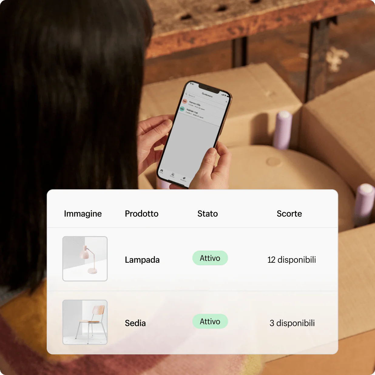 Un merchant gestisce il suo negozio tramite l’app di Shopify.